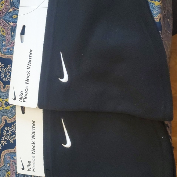 Nike Black Fleece Neck Warmer Face Mask Gaiter NWT - Picture 2 of 4